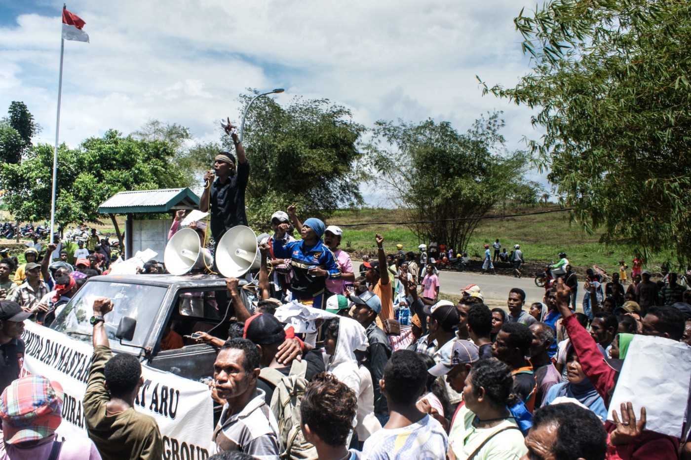 Protesters in Aru, 2013.