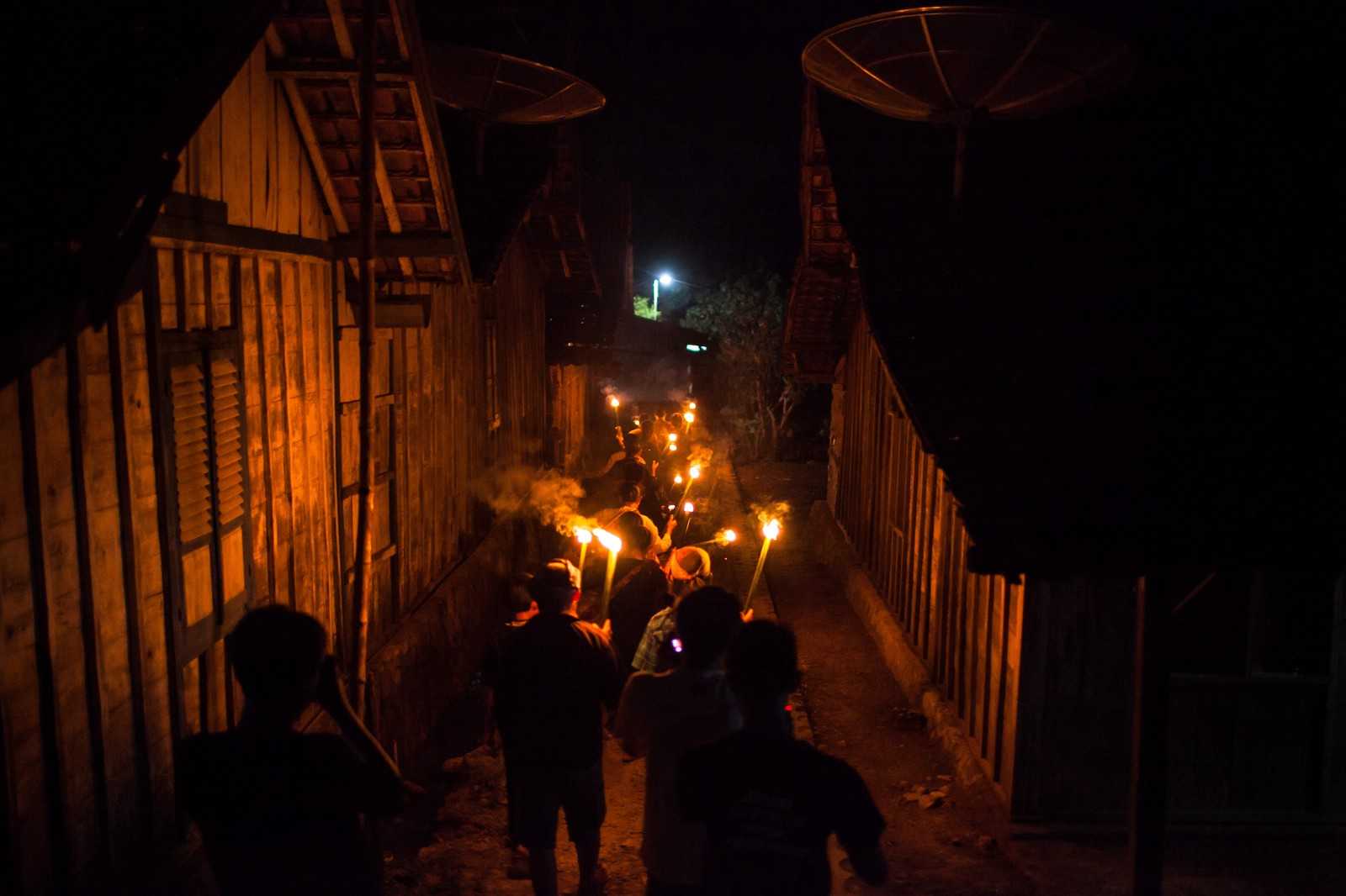 The villagers parade through Tegaldowo at night as part of the festival. By Leo Plunkett for The Gecko Project/Mongabay.