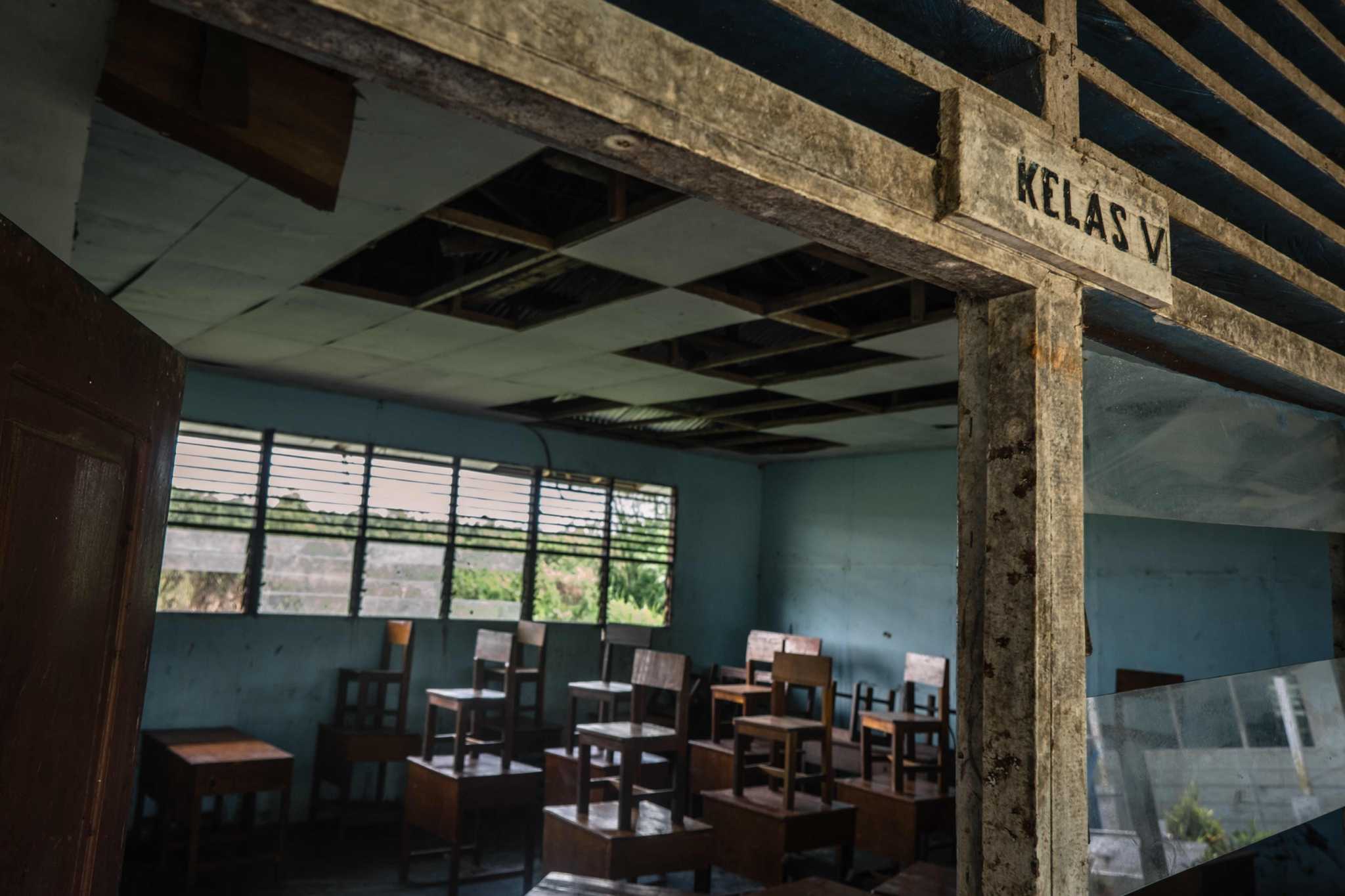 A photo of the only school in Zanegi.