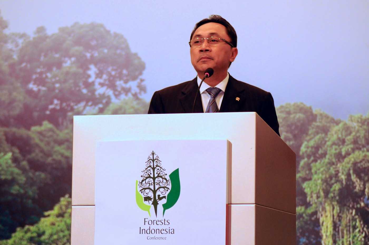Forestry Minister Zulkifli Hasan speaking at the closing plenary of the Forests Indonesia Conference in 2011. By Aulia Erlangga/CIFOR