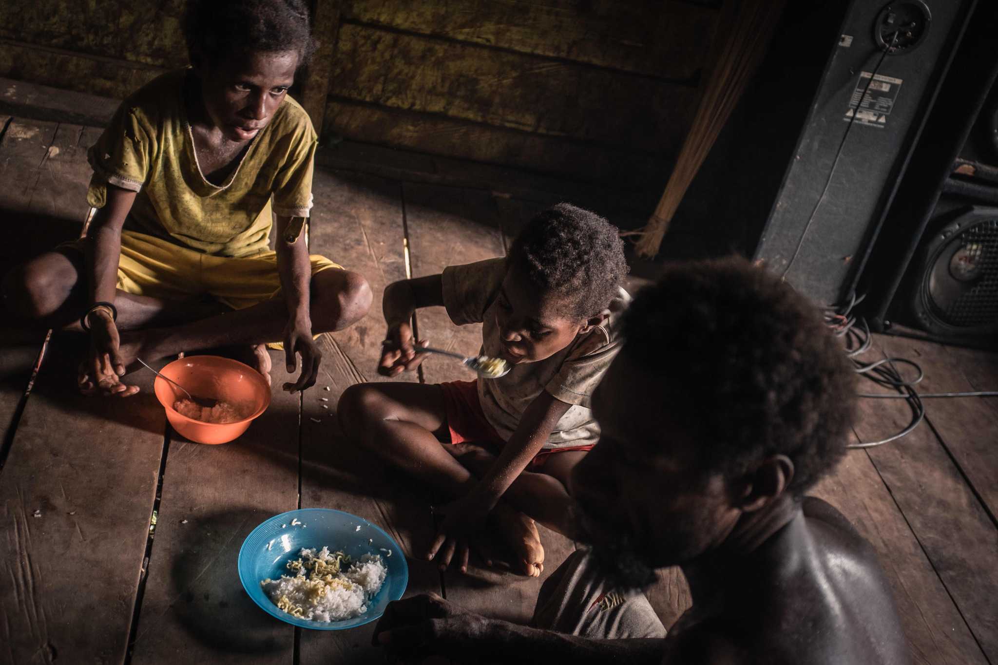 Sejak Medco membangun perkebunan HTI di sekitar kampung Zanegi, banyak keluarga yang kini rutin makan nasi kosong, dan sesekali makan nasi dengan mi instan jika mereka punya uang. 