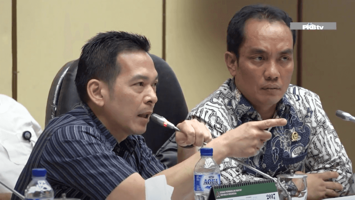 National lawmaker Daniel Johan pressured London Sumatra officials to provide plasma to the Suku Anak Dalam at a 2017 parliament hearing. 